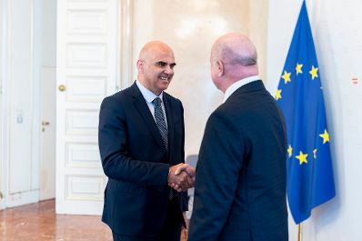 Am 11. Juni 2026 empfing Bundeskanzler Christian Stocker (r.) den Generalsekret&auml;r des Europarates, Alain Berset (l.), zu einem Arbeitsgespr&auml;ch.
