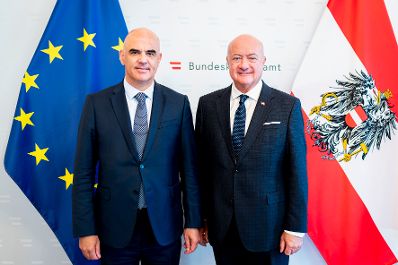 Am 11. Juni 2026 empfing Bundeskanzler Christian Stocker (r.) den Generalsekret&auml;r des Europarates, Alain Berset (l.), zu einem Arbeitsgespr&auml;ch.