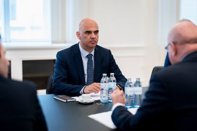 Am 11. Juni 2026 empfing Bundeskanzler Christian Stocker (r.) den Generalsekret&auml;r des Europarates, Alain Berset (l.), zu einem Arbeitsgespr&auml;ch.
