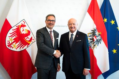 Am 16. Juni 2026 empfing Bundeskanzler Christian Stocker (r.) den Landeshauptmann von S&uuml;dtirol, Arno Kompatscher (l.), zu einem Arbeitsgespr&auml;ch.