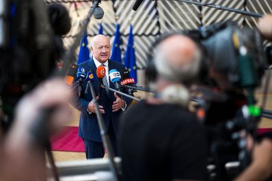 Am 19. Juni 2026 nahm Bundeskanzler Christian Stocker an dem Treffen der EU-Staats- und Regierungschefs in Br&uuml;ssel teil. Im Bild beim Doorstep.
