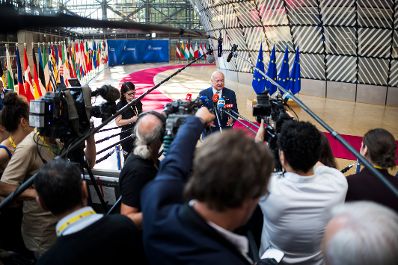 Am 19. Juni 2026 nahm Bundeskanzler Christian Stocker an dem Treffen der EU-Staats- und Regierungschefs in Br&uuml;ssel teil. Im Bild beim Doorstep.