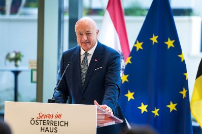 Am 19. Juni 2026 er&ouml;ffnete Bundeskanzler Christian Stocker (im Bild) gemeinsam mit Bundesministerin Claudia Bauer und Bundesministerin Beate Meinl-Reisinger das &Ouml;sterreich-Haus in Br&uuml;ssel.
