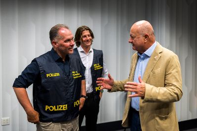 Am 20. Juni 2026 reiste Bundeskanzler Christian Stocker (r.) zu einem mehrt&auml;gigem Arbeitsbesuch nach Texas. Im Bild bei einem Treffen mit &ouml;sterreichischen Sicherheitskr&auml;ften.