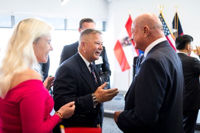 Am 20. Juni 2026 reiste Bundeskanzler Christian Stocker (r.) zu einem mehrt&auml;gigem Arbeitsbesuch nach Texas. Im Bild bei der Er&ouml;ffnung des &ouml;sterreichischen Honorarkonsultas in Dallas.