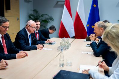 Am 25. Juni 2026 nahm Bundeskanzler Christian Stocker (l.) an der Ukraine Recovery Konferenz in Danzig teil. Im Bild bei einem Arbeitsgespr&auml;ch mit Donald Tusk (r.), Ministerpr&auml;sident der Republik Polen.