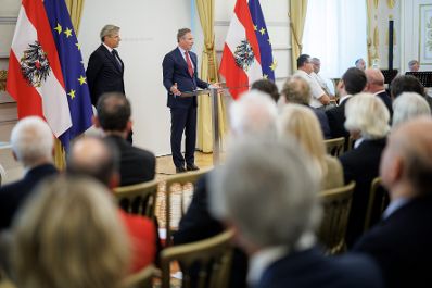 Am 26. Juni 2026 &uuml;berreichte Bundeskanzler Christian Stocker gemeinsam mit Staatssekret&auml;r Alexander Pr&ouml;ll das Gro&szlig;e Silberne Ehrenzeichen f&uuml;r Verdienste um die Republik &Ouml;sterreich an Anthony von Mandl.