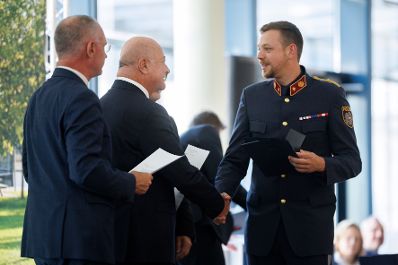 Am 26. Juni 2026 nahm Bundeskanzler Christian Stocker an der Sponsionsfeier &amp; 20 Jahre Sicherheitskooperation Feier teil.