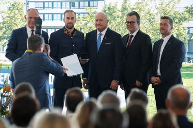 Am 26. Juni 2026 nahm Bundeskanzler Christian Stocker an der Sponsionsfeier &amp; 20 Jahre Sicherheitskooperation Feier teil.