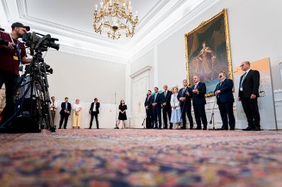 Am 01. Juli 2026 nahm Bundeskanzler Christian Stocker (3.v.r.) an einer Pressekonferenz zur Reformpartnerschaft teil. Im Bild v. l. Landesrat Peter Reichmann, Landeshauptmann Markus Wallner, Landeshauptmann Anton Mattle, Bundesministerin Beate Meinl-Reisinger, Vizekanzler Andreas Babler, Landeshauptmann Michael Ludwig, Gemeindebundpr&auml;sident Johannes Pressl.