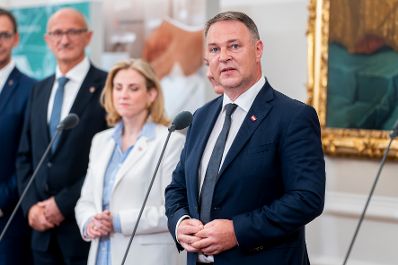 Am 01. Juli 2026 nahm Bundeskanzler Christian Stocker an einer Pressekonferenz zur Reformpartnerschaft teil. Im Bild Vizekanzler Andreas Babler.