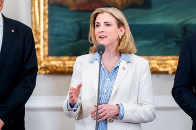 Am 01. Juli 2026 nahm Bundeskanzler Christian Stocker an einer Pressekonferenz zur Reformpartnerschaft teil. Im Bild Bundesministerin Beate Meinl-Reisinger.