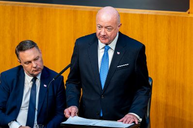 Am 8. Juli 2026 sprach Bundeskanzler Christian Stocker (r.) in der Aktuellen Budget Generaldebatte im Nationalrat zum Thema &uuml;ber das &bdquo;Doppelbudget 2027/28&ldquo; im Parlament. Im Bild mit Vizekanzler Andreas Babler (l.).