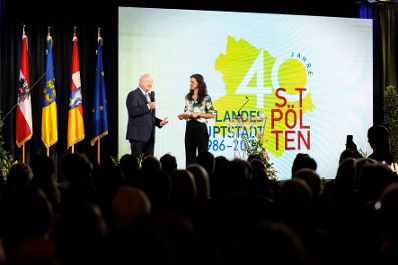 Am 10 Juli 2026 nahm Bundeskanzler Christian Stocker (l.) am Festakt &bdquo;40 Jahre Landeshauptstadt St. P&ouml;lten&ldquo; an der Hochschule f&uuml;r Angewandte Wissenschaften in St. P&ouml;lten teil.