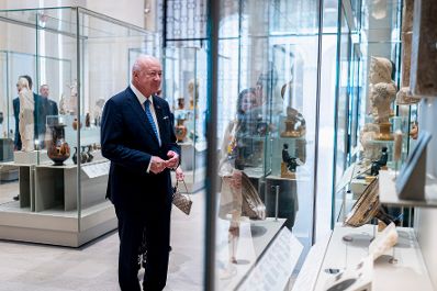 Am 13. Juli 2026 reiste Bundeskanzler Christian Stocker (im Bild) zu einem mehrt&auml;gigen Arbeitsbesuch nach Paris. Im Bild bei einem Besuch der Franz&ouml;sischen Nationalbibliothek.