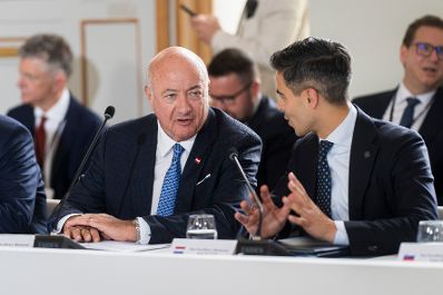 Am 13. Juli 2026 reiste Bundeskanzler Christian Stocker (l.) zu einem mehrt&auml;gigen Arbeitsbesuch nach Paris. Im Bild beim Treffen der Koalition der Willigen.