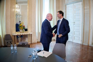 Am 16. Juli 2026 empfing Bundeskanzler Christian Stocker (l.) den Landeshauptmann von Vorarlberg Markus Wallner (r.), zu einem Arbeitsgespr&auml;ch im Bundeskanzleramt.