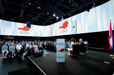 Am 16. Juli 2026 startete Bundeskanzler Christian Stocker seine Sommertour "&Ouml;sterreich im Gespr&auml;ch" im Haus der Digitalisierung in Tulln.