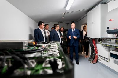 Am 17. Juli 2026 besuchte Bundeskanzler Christian Stocker (im Bild) im Rahmen seines Bundesl&auml;ndertages im Burgenland das solar.one Kompetenzzentrum f&uuml;r digitale Erneuerbare Energiesysteme.