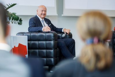 Am 23. Juli 2026 lud Bundeskanzler Christian Stocker (im Bild) zur Veranstaltung "&Ouml;sterreich im Gespr&auml;ch" in Innsbruck.