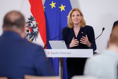 Am 27. Juli 2026 fand der Sommerministerrat der &Ouml;sterreichischen Bundesregierung in der Schwarzenberg-Kaserne statt. Im Bild bei der Pressekonferenz.