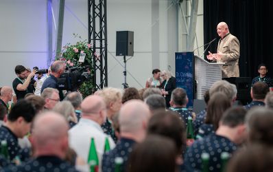 Am 30. Juli 2026 nahm Bundeskanzler Christian Stocker (r.) im Rahmen seines Bundesl&auml;ndertages in K&auml;rnten am Festakt anl&auml;sslich des 40-j&auml;hrigen Bestehens von Lam Research in Villach teil.