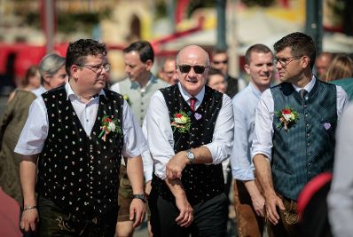 Am 30. Juli 2026 besuchte Bundeskanzler Christian Stocker (m.) im Rahmen seines Bundesl&auml;ndertages in K&auml;rnten den Villacher Kirchtag.