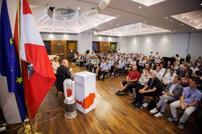 Am 7. August 2026 lud Bundeskanzler Christian Stocker zur Veranstaltung "&Ouml;sterreich im Gespr&auml;ch" in Salzburg.
