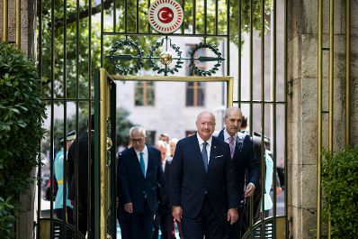 Am 10. August 2026 reiste Bundeskanzler Christian Stocker (2.v.r.) zu einem Arbeitsbesuch nach Ankara. Im Bild mit Numan Kurtulmuş (r.) dem Parlamentspr&auml;sidenten der Gro&szlig;en Nationalversammlung der T&uuml;rkei.