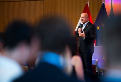 Am 11. August 2026 lud Bundeskanzler Christian Stocker (im Bild) zur Veranstaltung "&Ouml;sterreich im Gespr&auml;ch" in Villach.