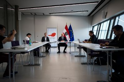 Am 21. August 2026 lud Bundeskanzler Christian Stocker (im Bild) zur Veranstaltung "&Ouml;sterreich im Gespr&auml;ch" in Eisenstadt.