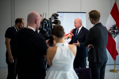 Am 21. August 2026 lud Bundeskanzler Christian Stocker zur Veranstaltung "&Ouml;sterreich im Gespr&auml;ch" in Eisenstadt.