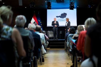 Am 21. August 2026 lud Bundeskanzler Christian Stocker (l.) zur Veranstaltung "&Ouml;sterreich im Gespr&auml;ch" in Eisenstadt.
