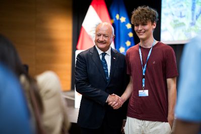 Am 21. August 2026 lud Bundeskanzler Christian Stocker (l.) zur Veranstaltung "&Ouml;sterreich im Gespr&auml;ch" in Eisenstadt.
