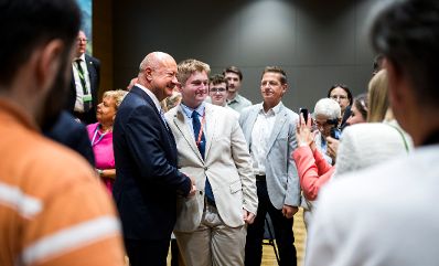 Am 25. August 2026 lud Bundeskanzler Christian Stocker (l.) zur Veranstaltung "&Ouml;sterreich im Gespr&auml;ch" in Linz.