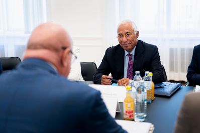 Am 15. September 2026 empfing Bundeskanzler Christian Stocker (l.) den Pr&auml;sidenten des Europ&auml;ischen Rates Ant&oacute;nio Costa (r.), zu einem Arbeitsbesuch im Bundeskanzleramt. Im Bild bei einem Arbeitsgespr&auml;ch.