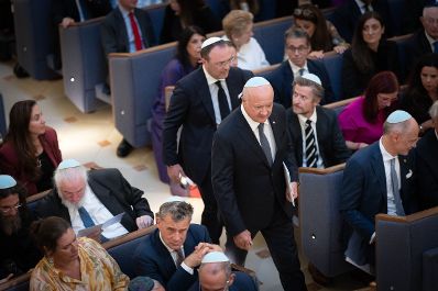 Am 16. September 2026 nahm Bundeskanzler Christian Stocker (im Bild) gemeinsam mit Staatssekret&auml;r Alexander Pr&ouml;ll am Festakt anl&auml;sslich der Wiederer&ouml;ffnung des Wiener Stadttempel teil.