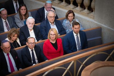 Am 16. September 2026 nahm Bundeskanzler Christian Stocker gemeinsam mit Staatssekret&auml;r Alexander Pr&ouml;ll (r.) am Festakt anl&auml;sslich der Wiederer&ouml;ffnung des Wiener Stadttempel teil.