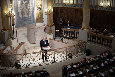 Am 16. September 2026 nahm Bundeskanzler Christian Stocker (im Bild) gemeinsam mit Staatssekret&auml;r Alexander Pr&ouml;ll am Festakt anl&auml;sslich der Wiederer&ouml;ffnung des Wiener Stadttempel teil.
