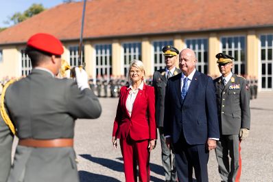 Am 29. September 2026 nahm Bundeskanzler Christian Stocker gemeinsam mit Bundesministerin Klaudia Tanner an der Verabschiedung und Amts&uuml;bernahme des Generalstabschefs in der Maria-Theresien-Kaserne teil.