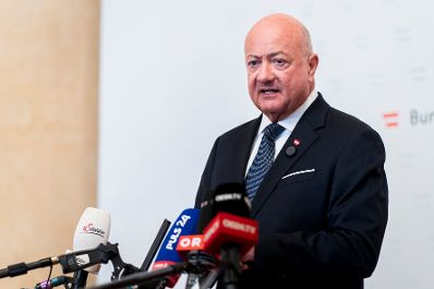 Am 12. Oktober 2026 gab Bundeskanzler Christian Stocker (im Bild) ein Pressestatement zur Sanierungsoffensive.
