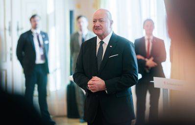 Am 26. Oktober 2026 lud Bundeskanzler Christian Stocker (im Bild) anl&auml;sslich des Nationalfeiertags Besucherinnen und Besucher zum Tag der offenen T&uuml;r ins Bundeskanzleramt.