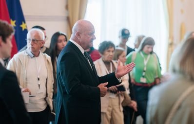 Am 26. Oktober 2026 lud Bundeskanzler Christian Stocker (im Bild) anl&auml;sslich des Nationalfeiertags Besucherinnen und Besucher zum Tag der offenen T&uuml;r ins Bundeskanzleramt.