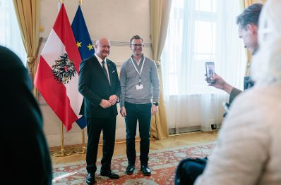 Am 26. Oktober 2026 lud Bundeskanzler Christian Stocker (im Bild) anl&auml;sslich des Nationalfeiertags Besucherinnen und Besucher zum Tag der offenen T&uuml;r ins Bundeskanzleramt.