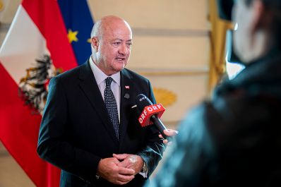 Am 26. Oktober 2026 lud Bundeskanzler Christian Stocker (im Bild) anl&auml;sslich des Nationalfeiertags Besucherinnen und Besucher zum Tag der offenen T&uuml;r ins Bundeskanzleramt.