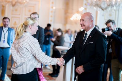 Am 26. Oktober 2026 lud Bundeskanzler Christian Stocker (im Bild) anl&auml;sslich des Nationalfeiertags Besucherinnen und Besucher zum Tag der offenen T&uuml;r ins Bundeskanzleramt.