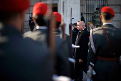 Am 26. Oktober 2026 fanden anl&auml;sslich des Nationalfeiertages Feierlichkeiten am Wiener Heldenplatz statt. Im Bild Bundeskanzler Christian Stocker.