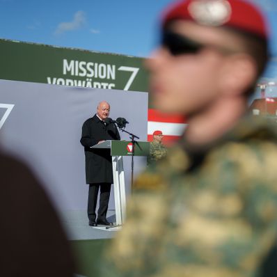 Am 26. Oktober 2026 fanden anl&auml;sslich des Nationalfeiertages Feierlichkeiten am Wiener Heldenplatz statt. Im Bild Bundeskanzler Christian Stocker.