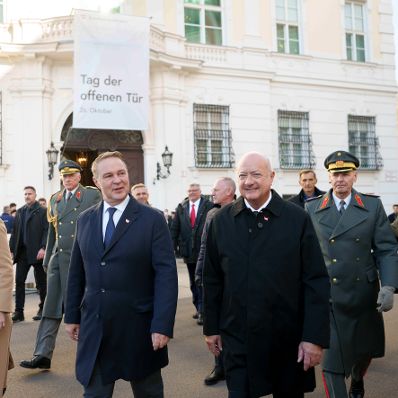 Am 26. Oktober 2026 fanden anl&auml;sslich des Nationalfeiertages Feierlichkeiten am Wiener Heldenplatz statt. Im Bild (v.l.n.r.) Vizekanzler Andreas Babler und Bundeskanzler Christian Stocker.