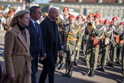 Am 26. Oktober 2026 fanden anl&auml;sslich des Nationalfeiertages Feierlichkeiten am Wiener Heldenplatz statt. Im Bild (v.l.n.r.) Bundesministerin Beate Meinl-Reisinger, Vizekanzler Andreas Babler und Bundeskanzler Christian Stocker.